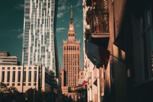 Weekend w stolicy bez tracenia czasu na dojazdy. Jak zaplanować idealny pobyt w Warszawie?